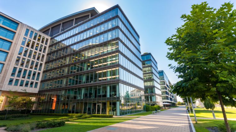 3 Ways To Ensure Your Business Has Excellent Curb Appeal